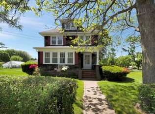 64 Udall Rd, West Islip, NY 11795