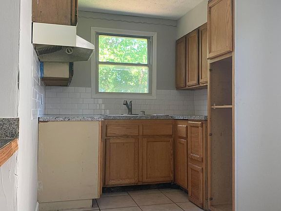 4th image of 613 N Dawson Ave