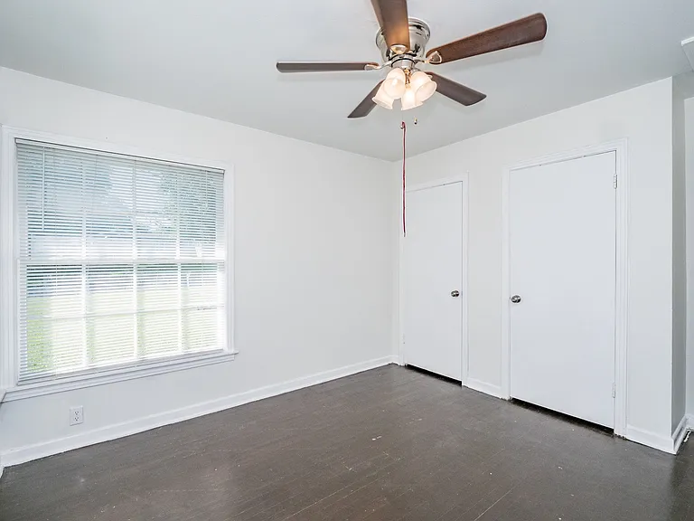 545 Olney Dr — Photo 15