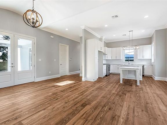4th image of 1311 Mirabeau St