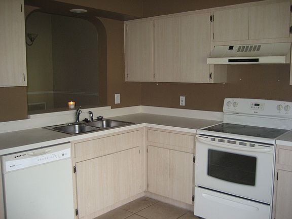 3rd image of 18519 Otterwood Ave