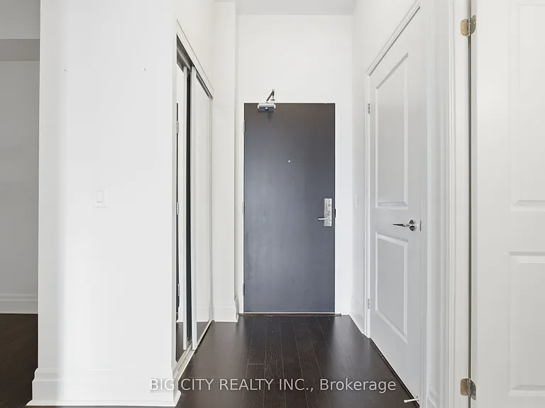 131 Upper Duke Cres #1005 — Photo 8