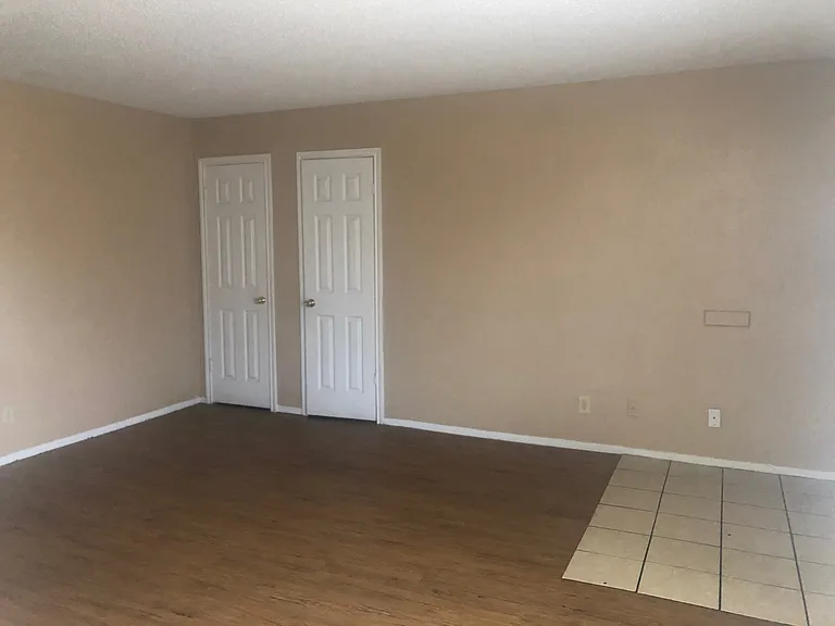 1004 Park St — Photo 3