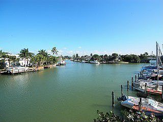 3rd image of 2200 Gulf Shore Blvd N #Q2