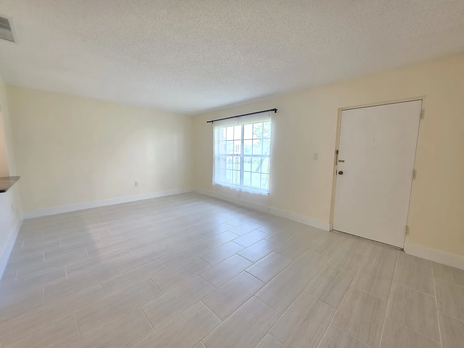1 bed, 825 sqft, $1,675 — Photo 4