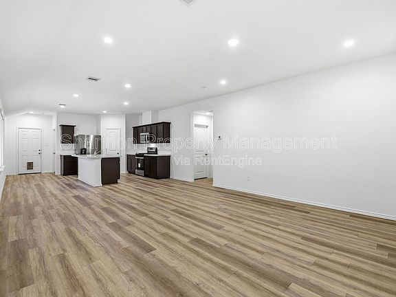 5th image of 1834 Legacy Hills Dr