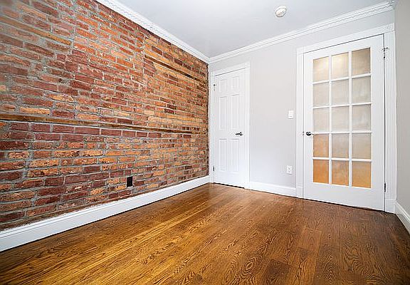 2nd image of 115 Mulberry St APT 1R