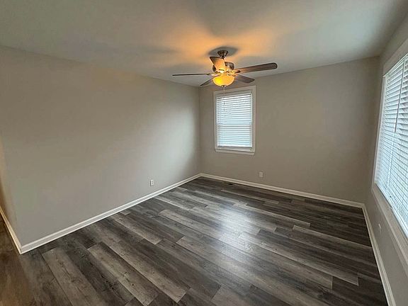 4th image of 3212 Holland Ln