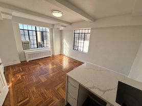 320 E 42nd St