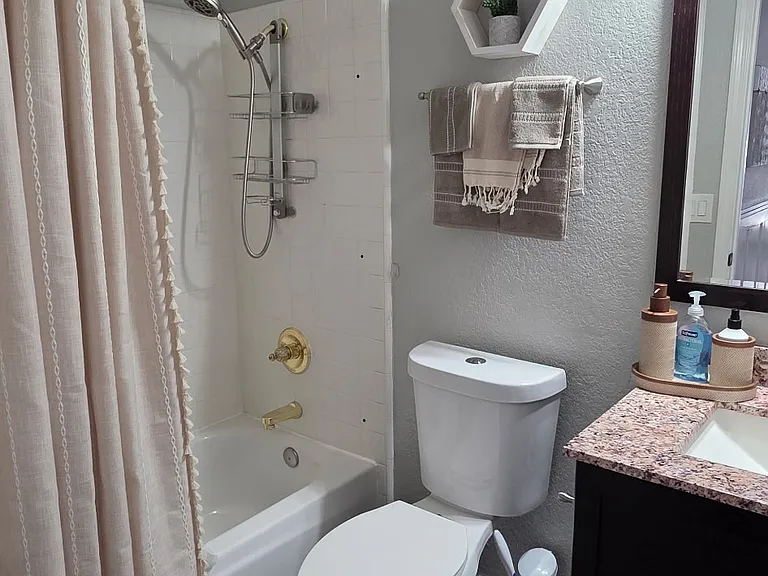430 Guinevere Ct — Photo 23