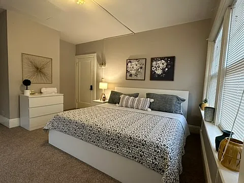 Majestic Home Centrally Located In The Quad Cities — Photo 2