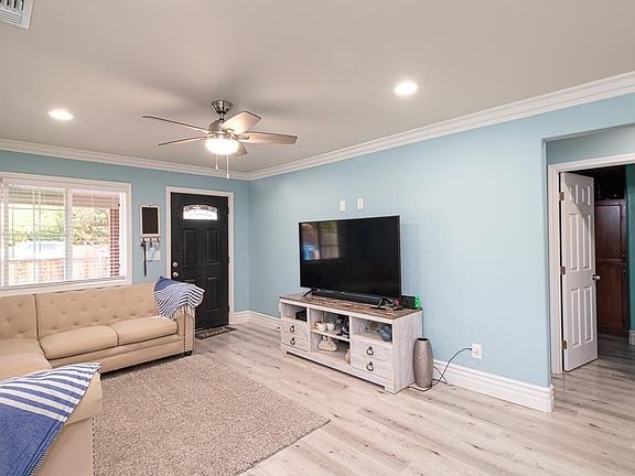 4th image of 5090 Bradley Ave