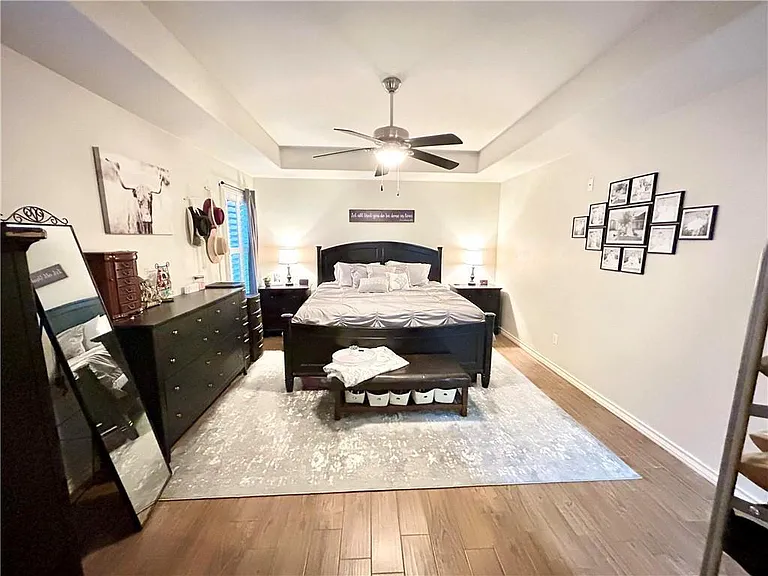 7005 Vineyard Dr — Photo 3