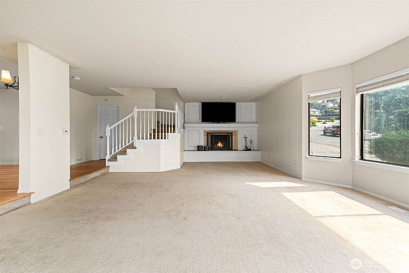 5th image of 4101 Browns Point Boulevard NE