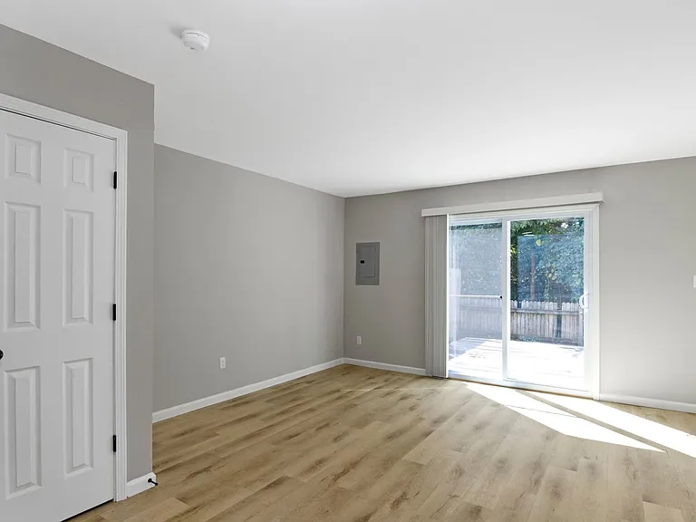 The Riverside Apartment Homes — Photo 14