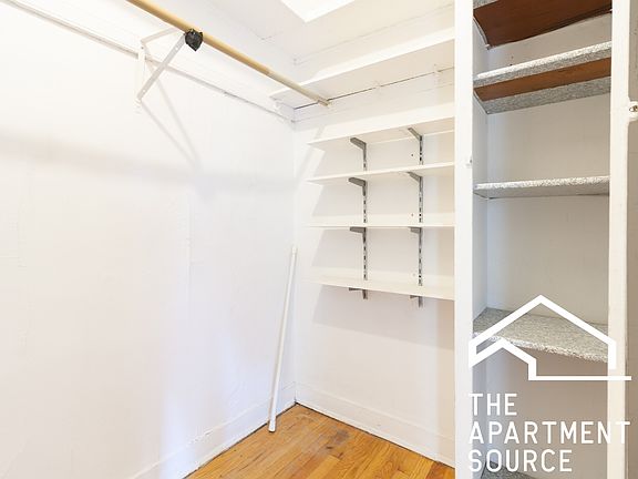 3rd image of 520 W Cornelia Ave APT 211