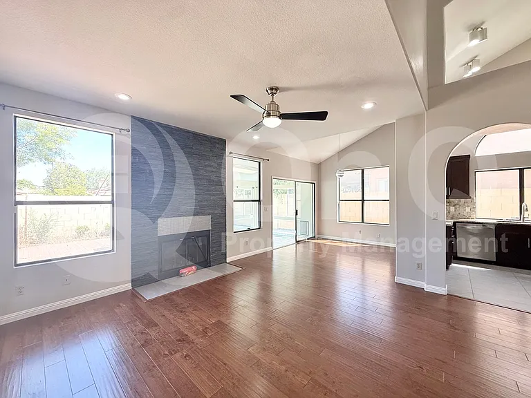 182 W Knox Rd — Photo 6