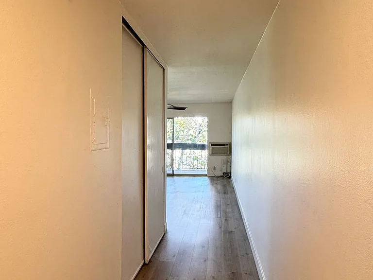 1061 Park Ave #304 — Photo 4