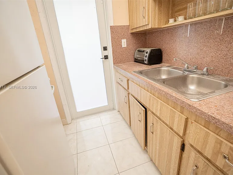 637 SW 11th St #6W — Photo 18
