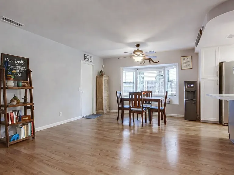1140 Harding St — Photo 8