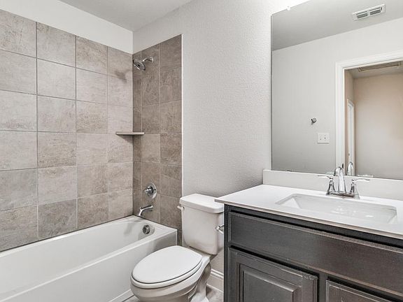 4th image of 4016 Mockingbird Ln