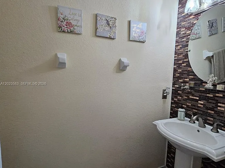 8960 W Flagler St #3 — Photo 7