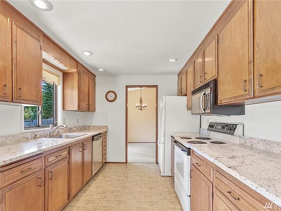 5th image of 5724 176th St SW