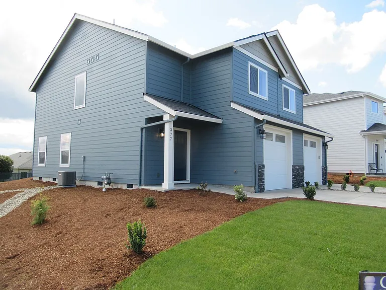Newer Three Bedroom Duplex — Photo 23