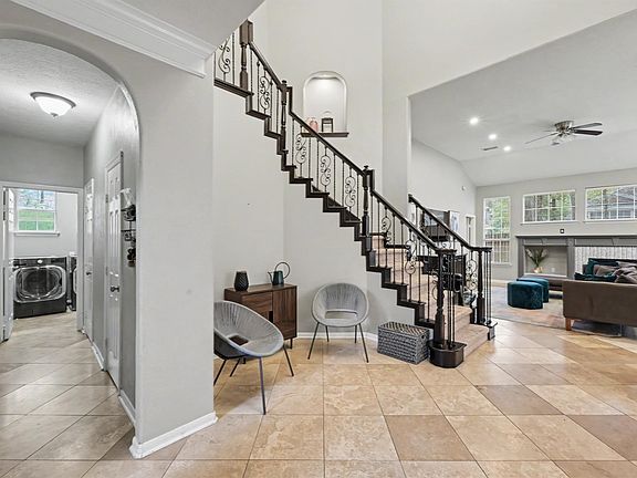 5th image of 22 S Bristol Oak Cir