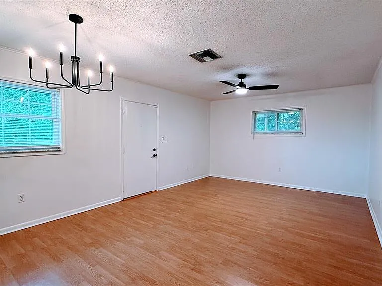 3429 S Polk Ave — Photo 3