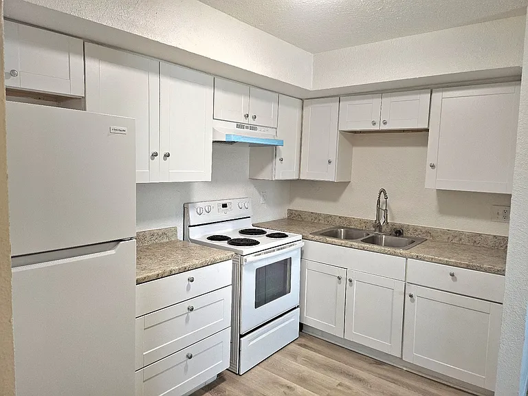 510 E Hatcher Rd #303 — Photo 8