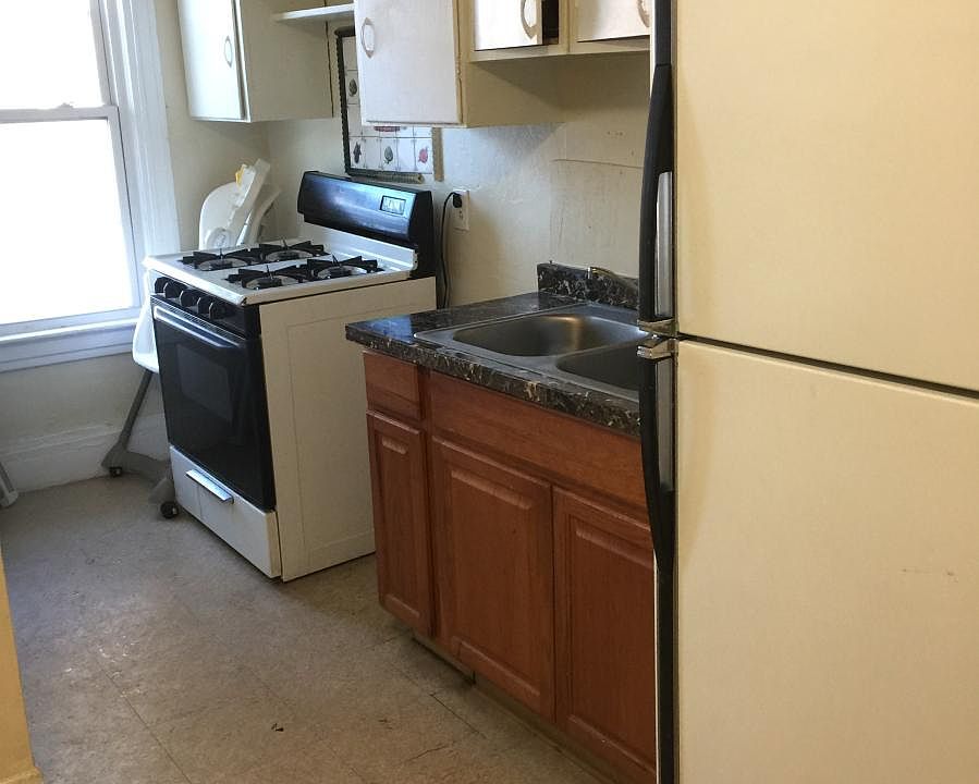 2nd image of 267 Ridgeway Ave #3