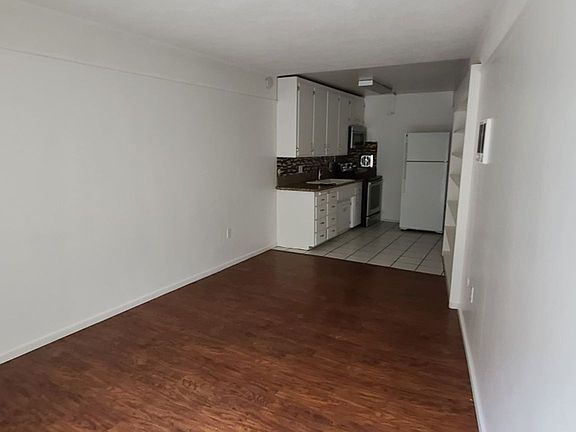 3rd image of 1340 Phillips Ln APT 9