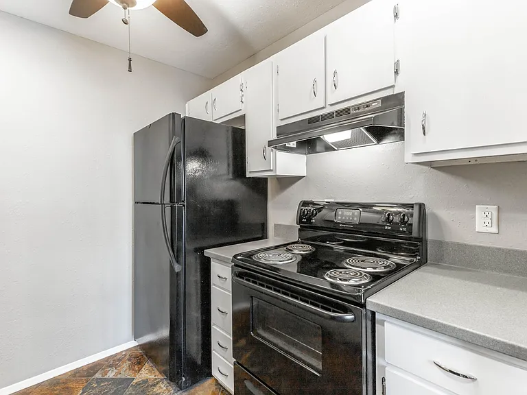 900 Mountain Creek Rd #J131 — Photo 9