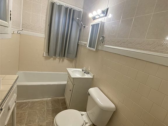 4th image of 2414 Jones St