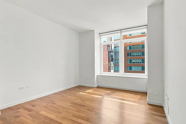 310 E 53rd St #14B — Photo 4