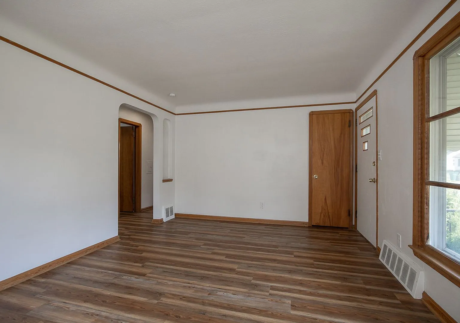 3-Bed, 1 Bath Beautiful Single- Family Home In Maple Heights! — Photo 4