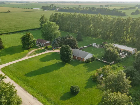 5815 Johnson Rd, Marengo, IL 60152