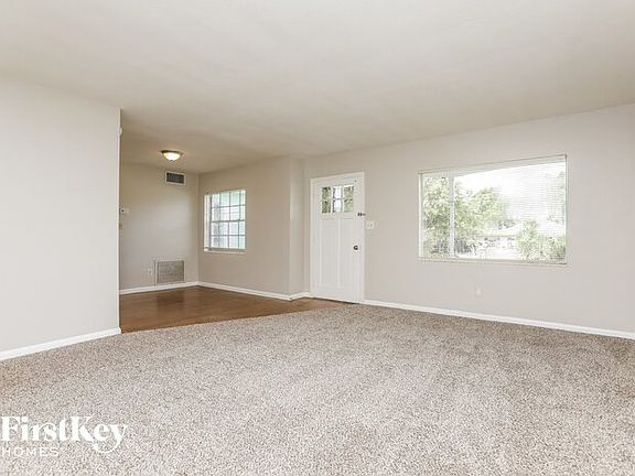 3rd image of 912 Oak Dr