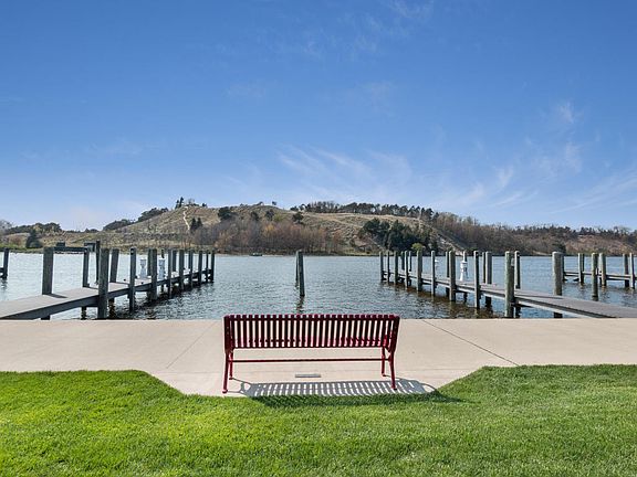 4th image of 134 N Harbor Dr