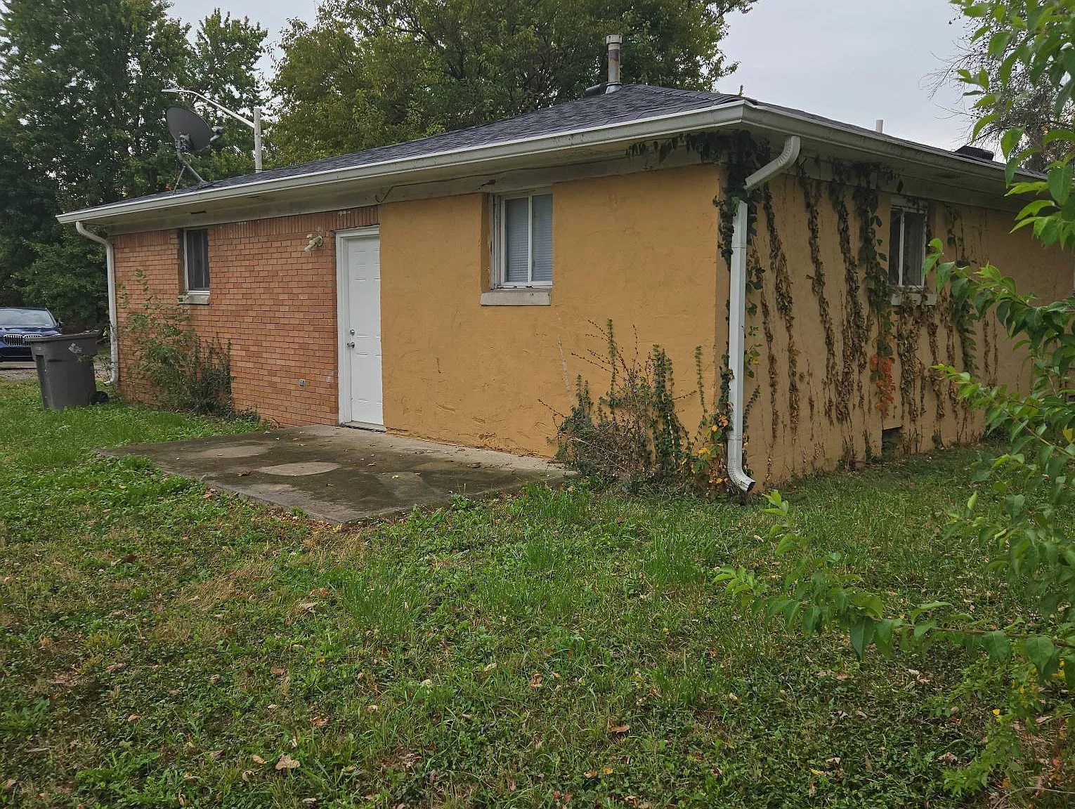 1242 Taylor Drive West - 1 — Photo 4