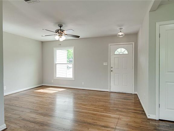 4th image of 4200 Fairfax St