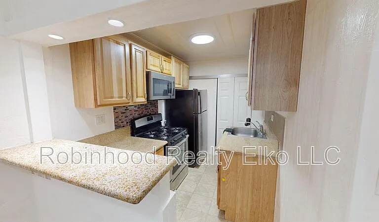 843 Lincoln Ave — Photo 6