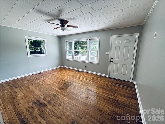 4th image of 305 Forestway Dr