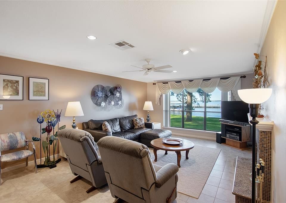 1st image of 15661 Lakeway Dr APT 21