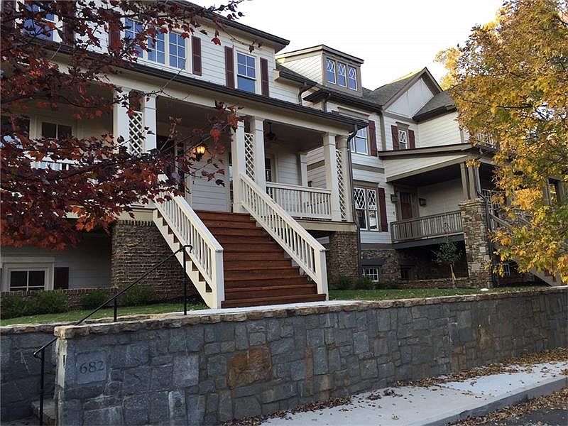 2nd image of 686 Jackson St