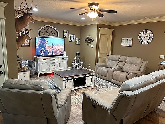 2nd image of 445 College Heights Dr