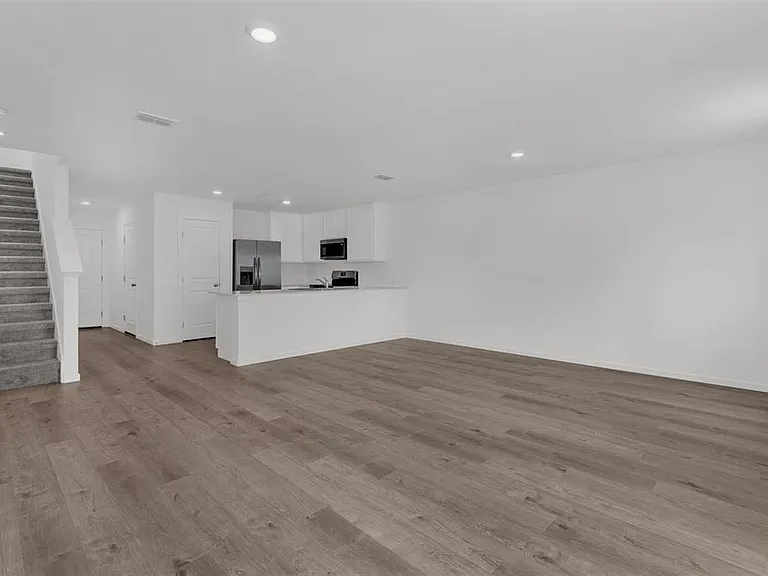 2424 Bevel Ln — Photo 7