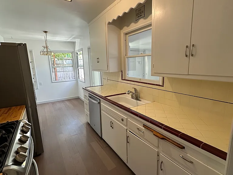 938 Vervais Ave — Photo 13