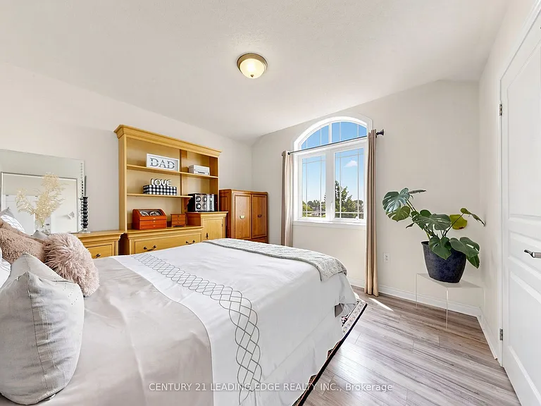 177 Laurendale Ave — Photo 26